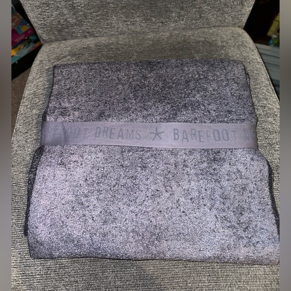 🆕 Barefoot Dreams Cozy Chic Confetti Scarf - Picture 3 of 5